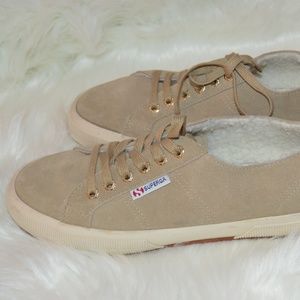 tan superga